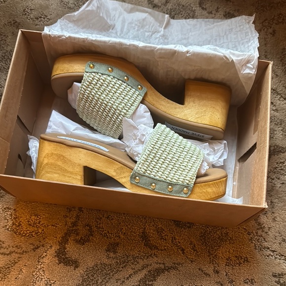 Steve Madden Shoes - Steve Madden cabana greenwith Woven Upper